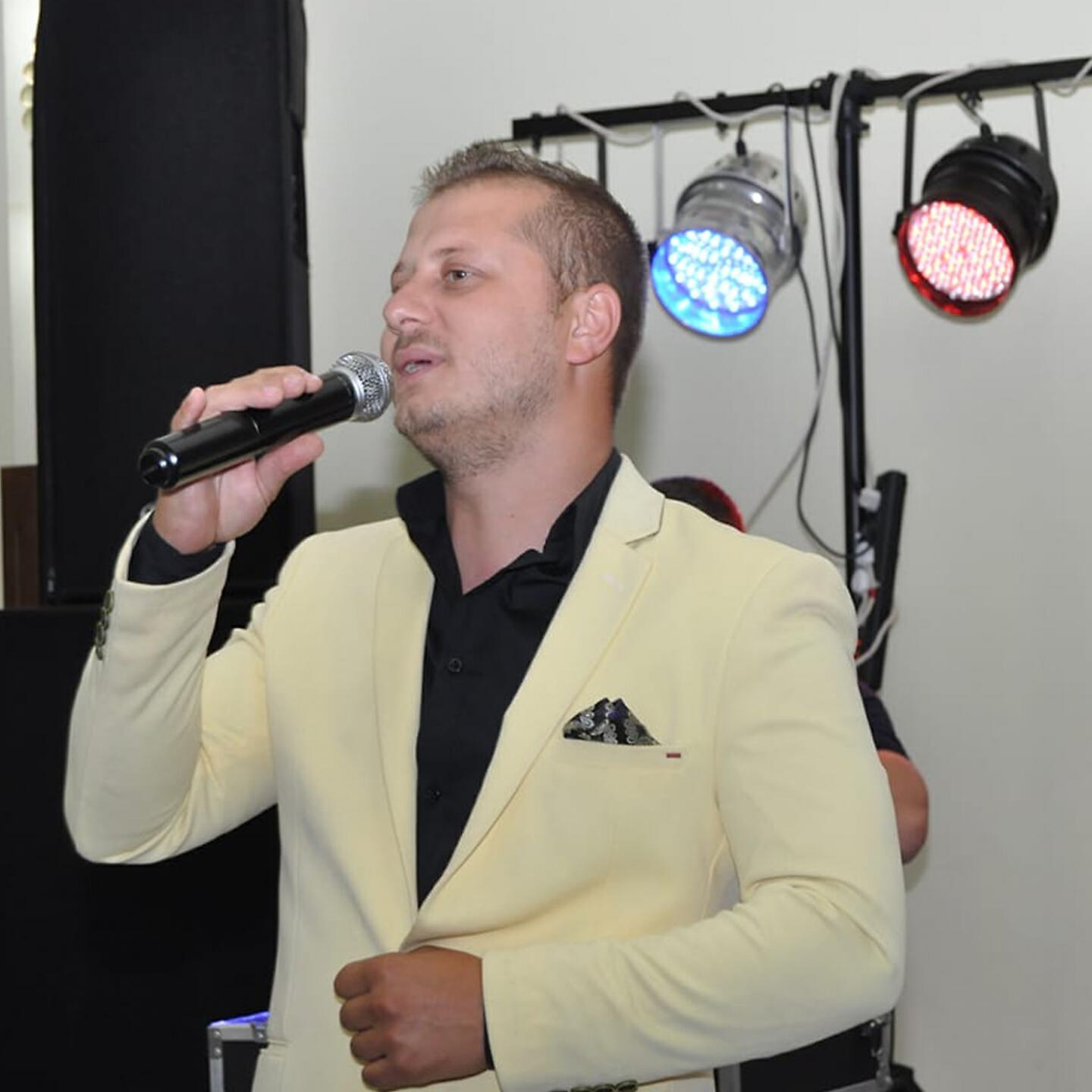 LIVIU IORGA JUNIOR - V-Am Dat Paine, V-Am Dat Apa