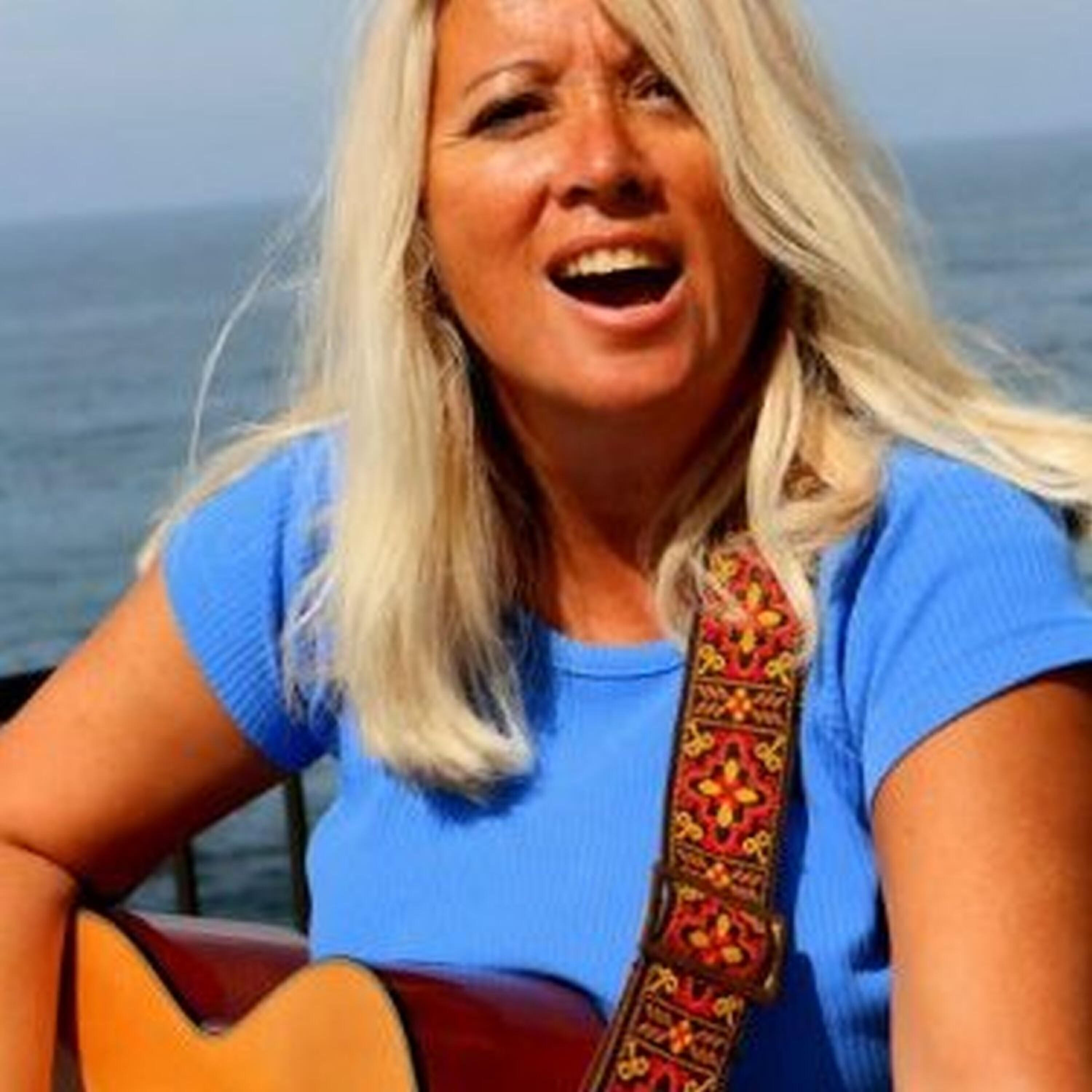 Gina Barkey - I Gotta Be Free, Free as a Bird