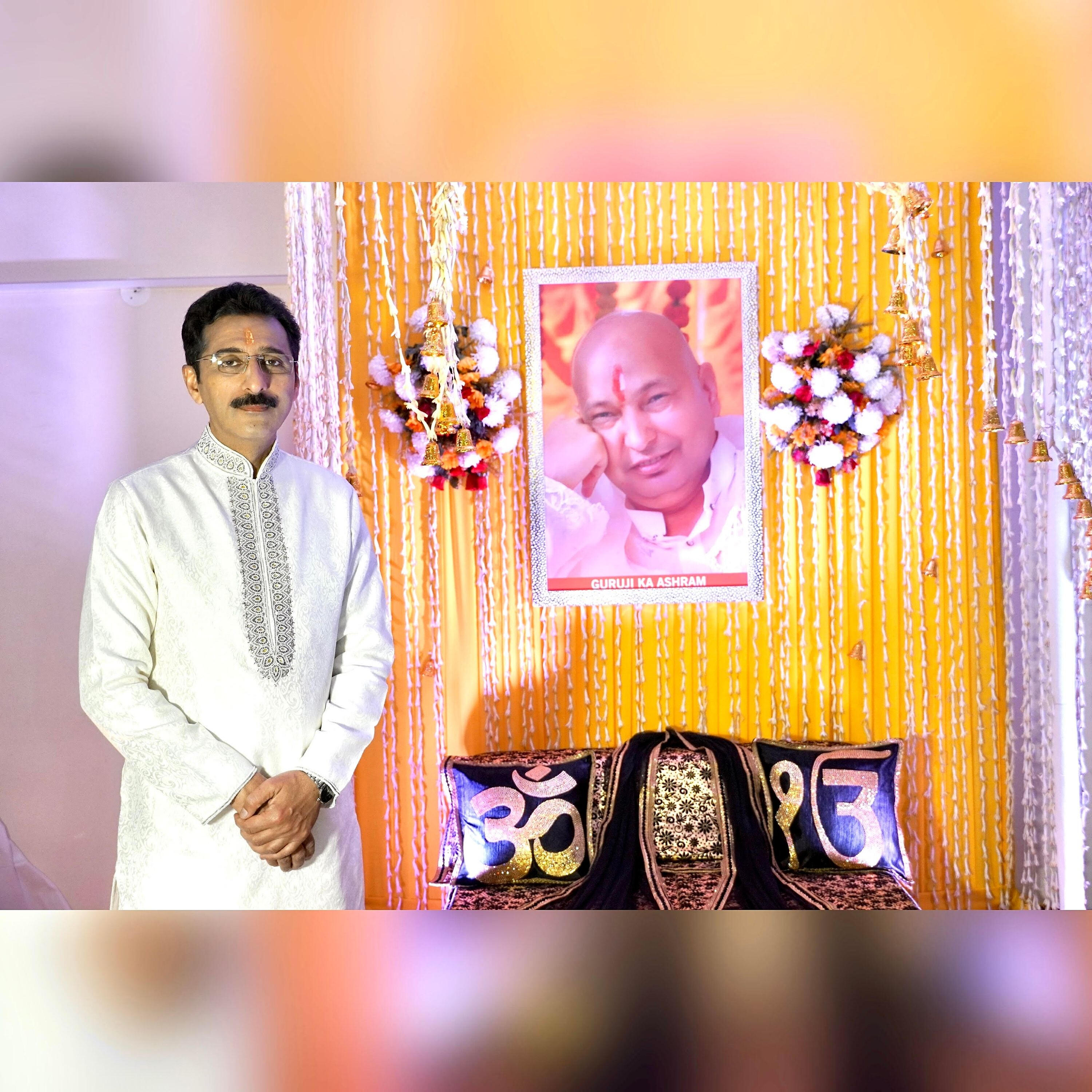 Manish Trikha - Man Bas Jao Guruji