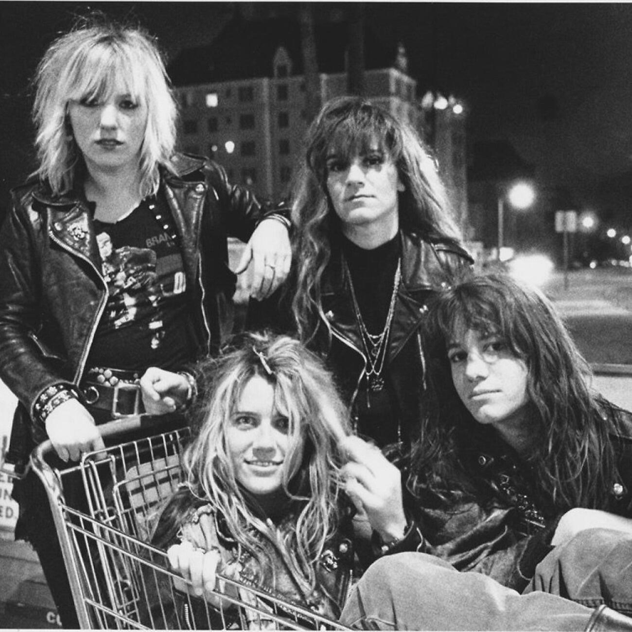 Слушать седьмой. Группа l7. L7 группа 1991. Группа l7 сейчас. L7 группа 1993.