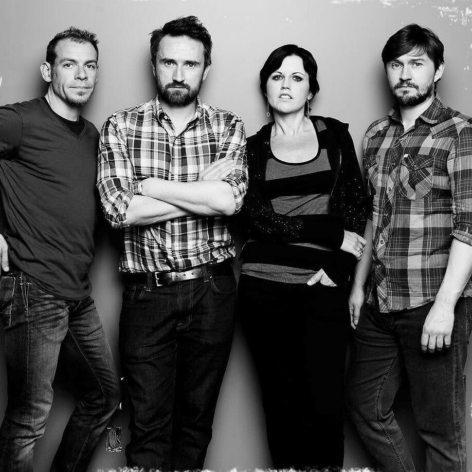 Зомби песня слушать. Группа the Cranberries. The Cranberries 1990. The Cranberries рок группа. The Cranberries фото группы.