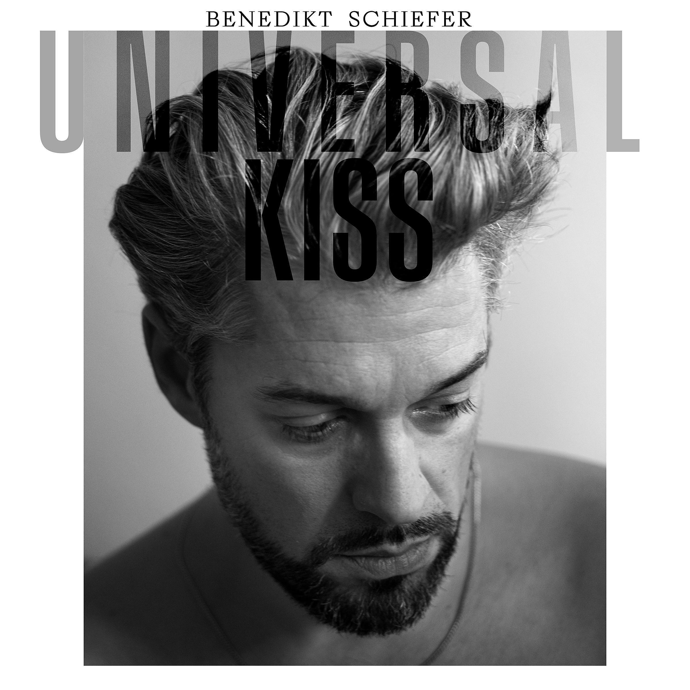 Постер альбома UNIVERSAL KISS