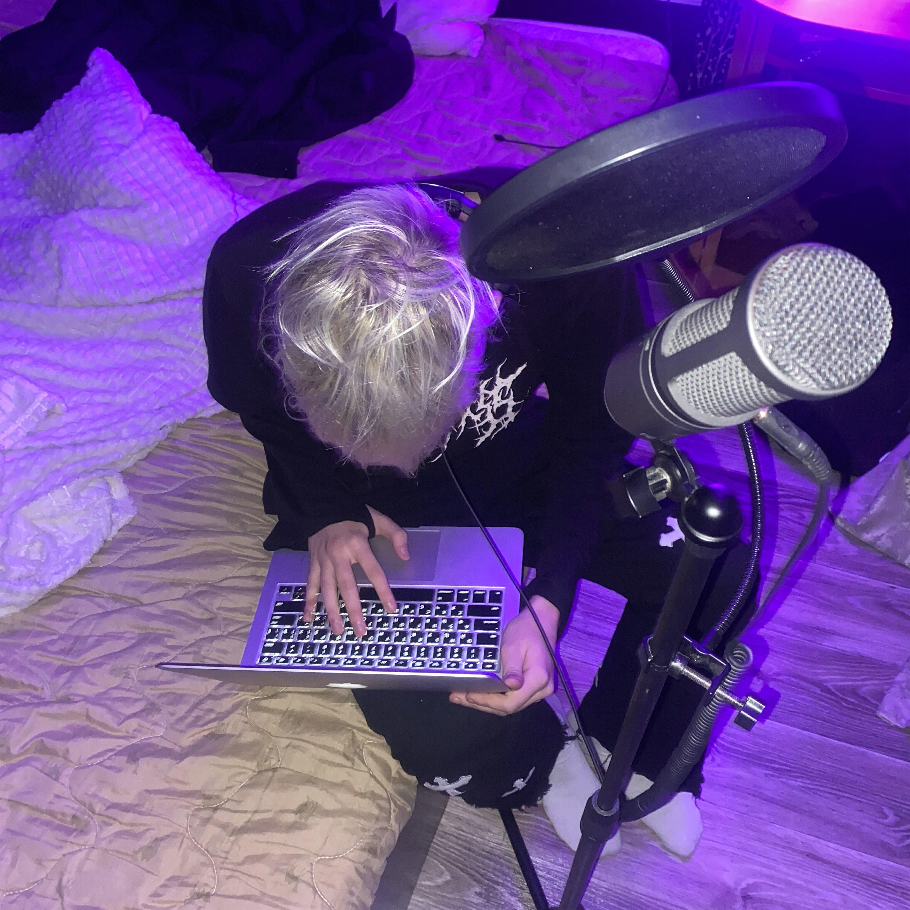 Альбом M исполнителя mightymason