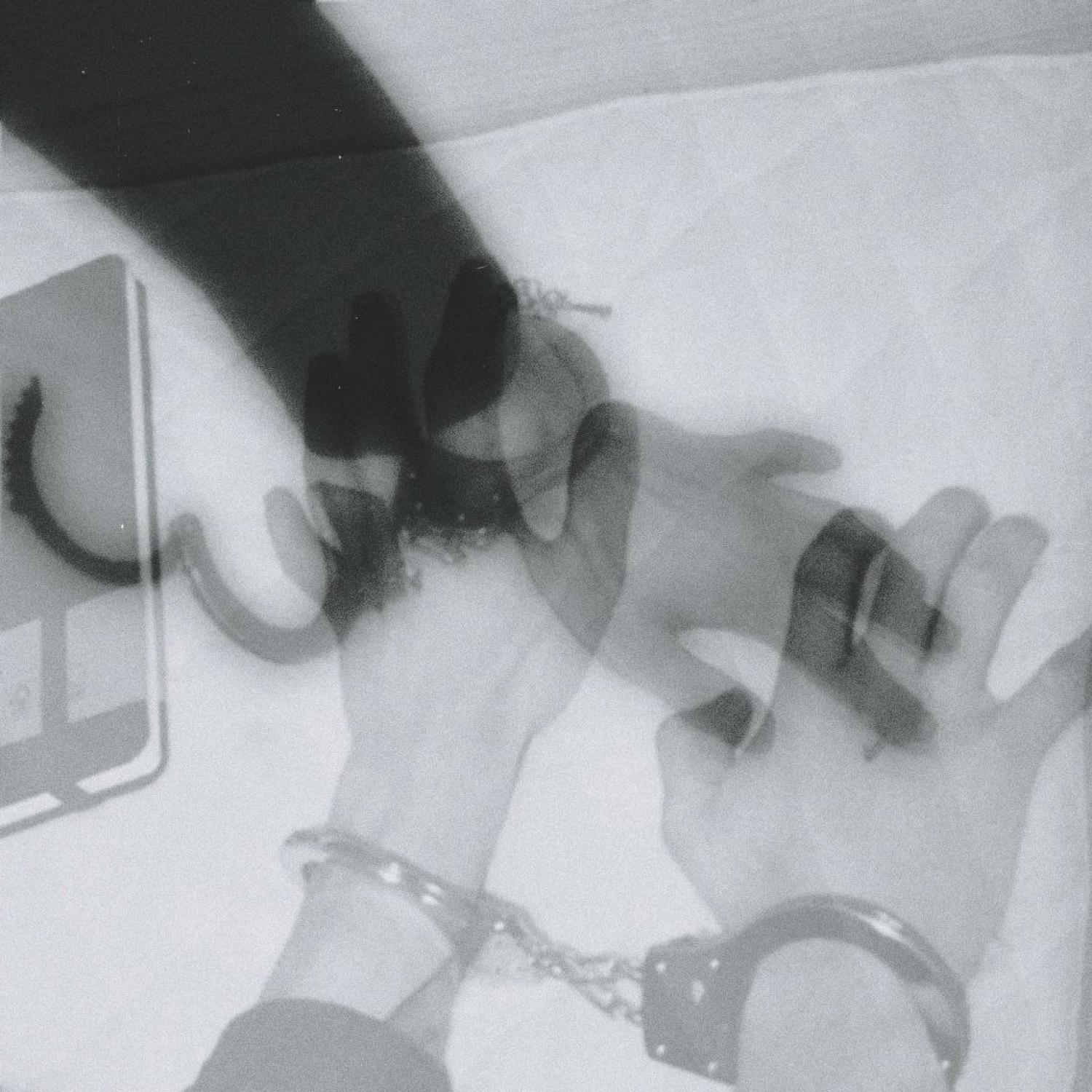 Постер альбома наручники