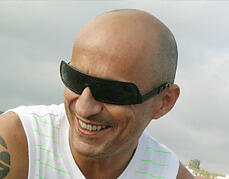 Тони басс. Тони басс. Bass butler. Basswell. Тони басс.