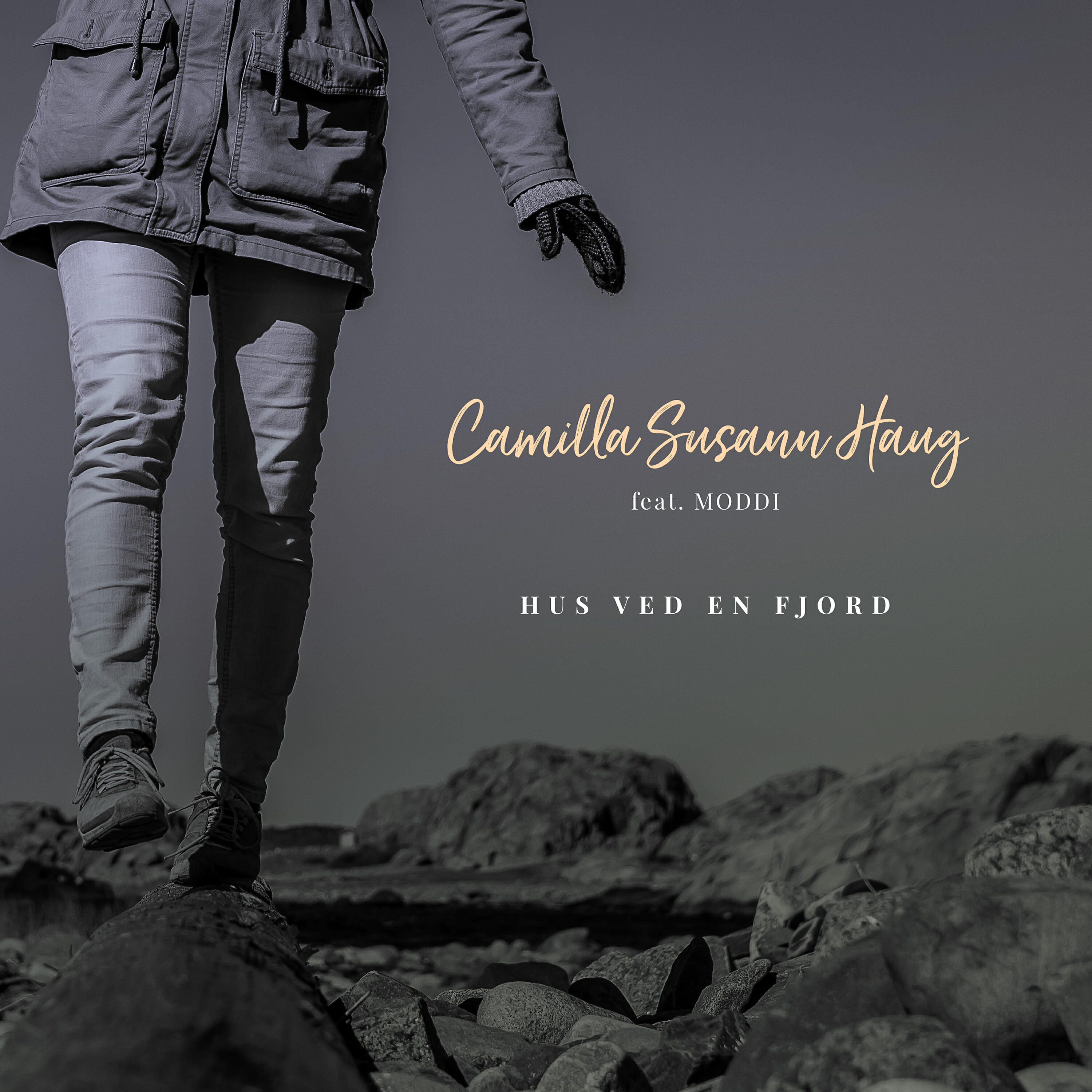 Camilla Susann Haug - Hus ved en fjord