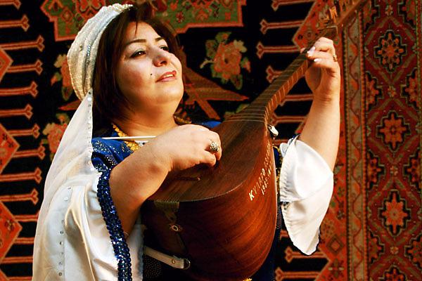 Азербайджанские песни 2024 года. Ашуги Азербайджана. Ашуги женщина. Ашуг Алескер. Азербайджанские композиции.