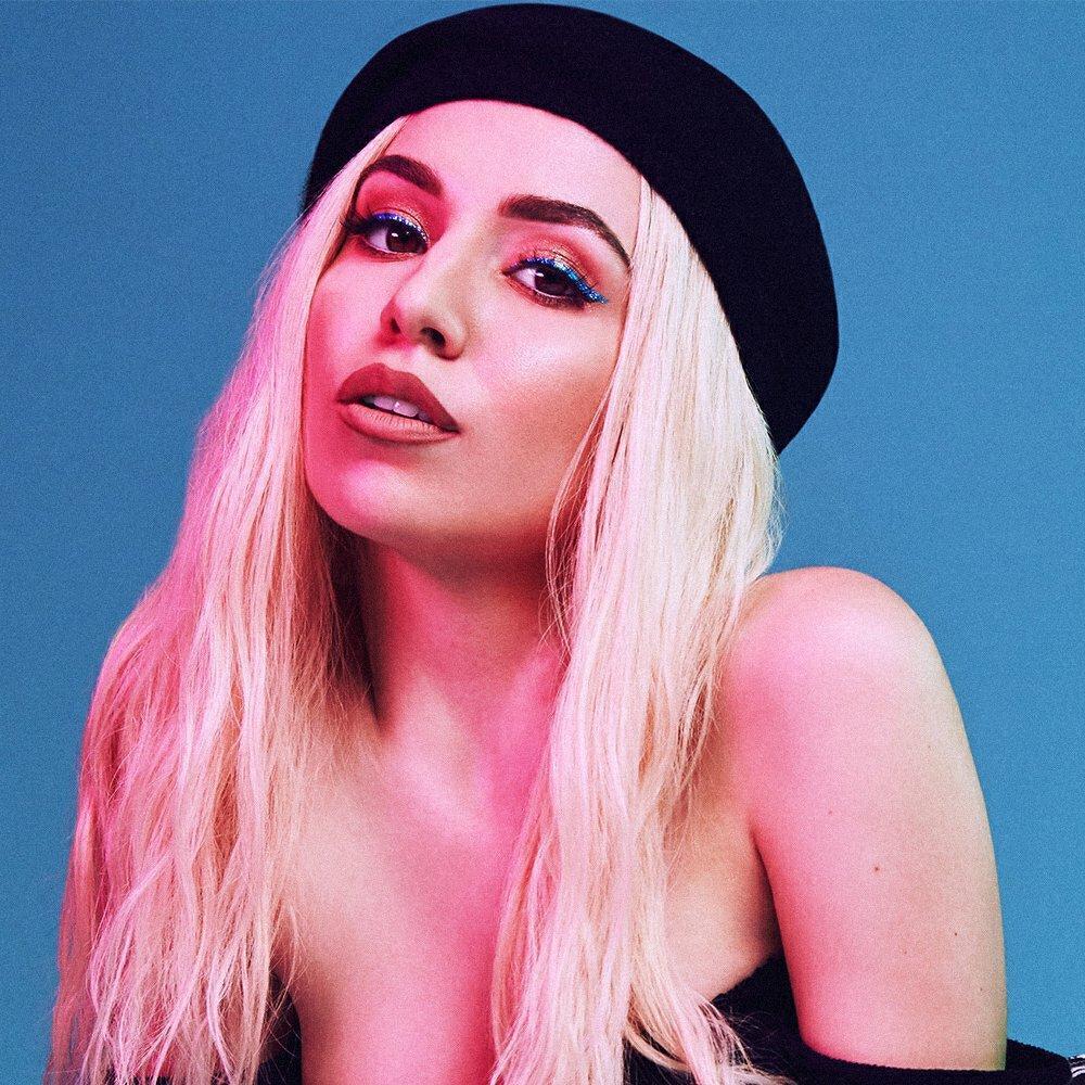 Ava max песни. Ovamax. Ава Макс 2021. АВАМАКС певица. Эйва Макс фото.